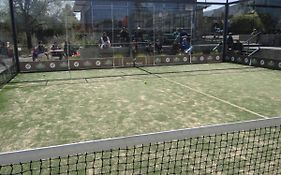 El Algarrobo Escondido Canchas de Pádel y Bosque Serrano