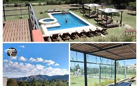El Algarrobo Escondido Canchas de Pádel y Bosque Serrano